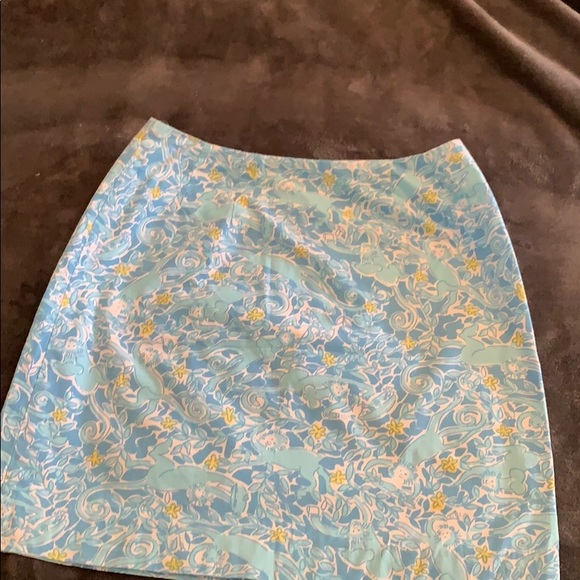 Lilly Pulitzer Dresses & Skirts - Lilly Pulitzer ladies size 4 like -new shirt🌸
